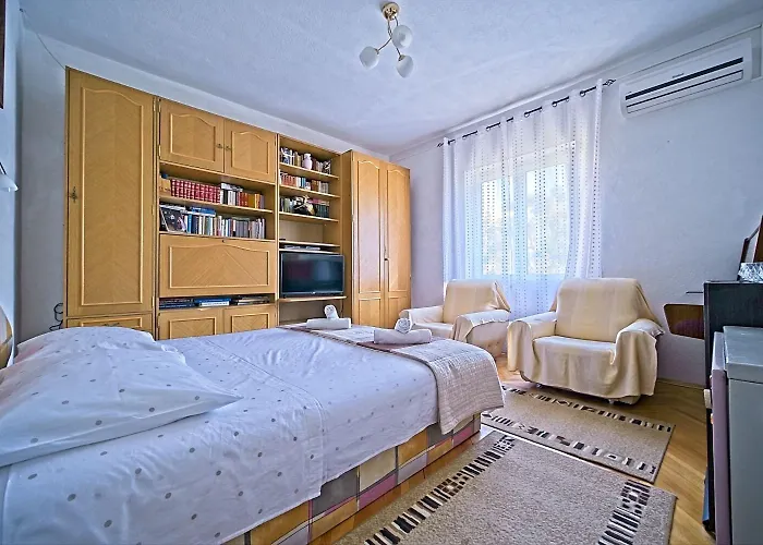 Pavo Apartman Postira